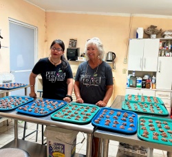 Puerto Vallarta PuRR Project Dra. Eva & Laurie supervise making meatballs in the PuRR clinic